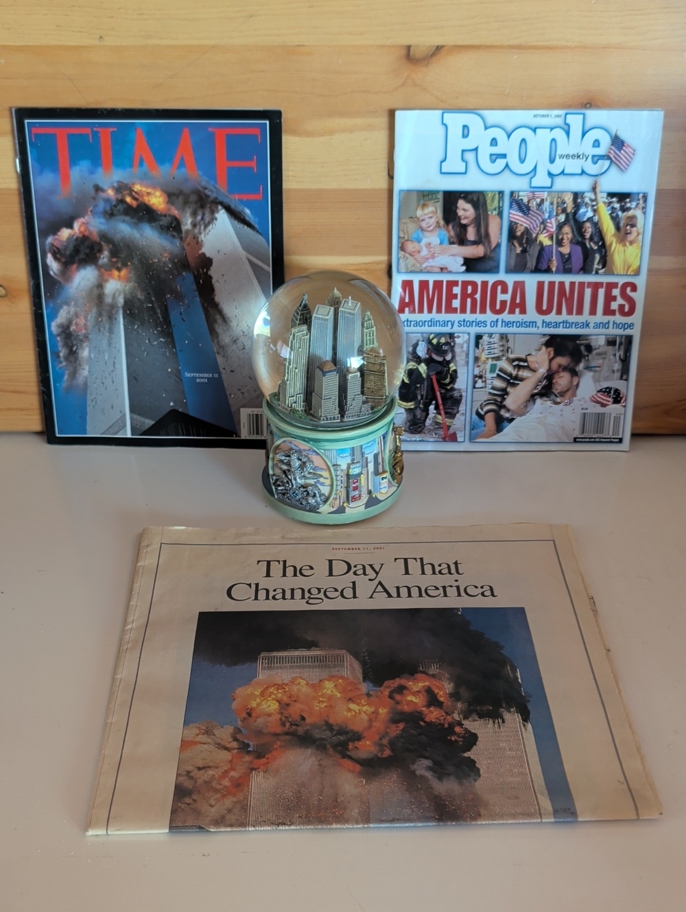 4 pcs. 911 Collectible New York City Musical Snow Globe Magazines and Newspaper.